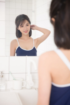 老公看我和别人发的关系好开心